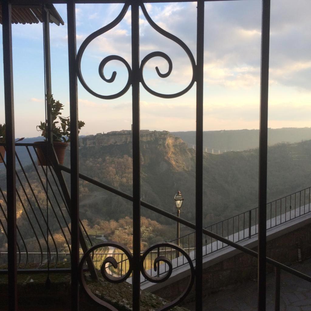 Le Calanque La Terrazza Su Civita Lubriano Phòng bức ảnh